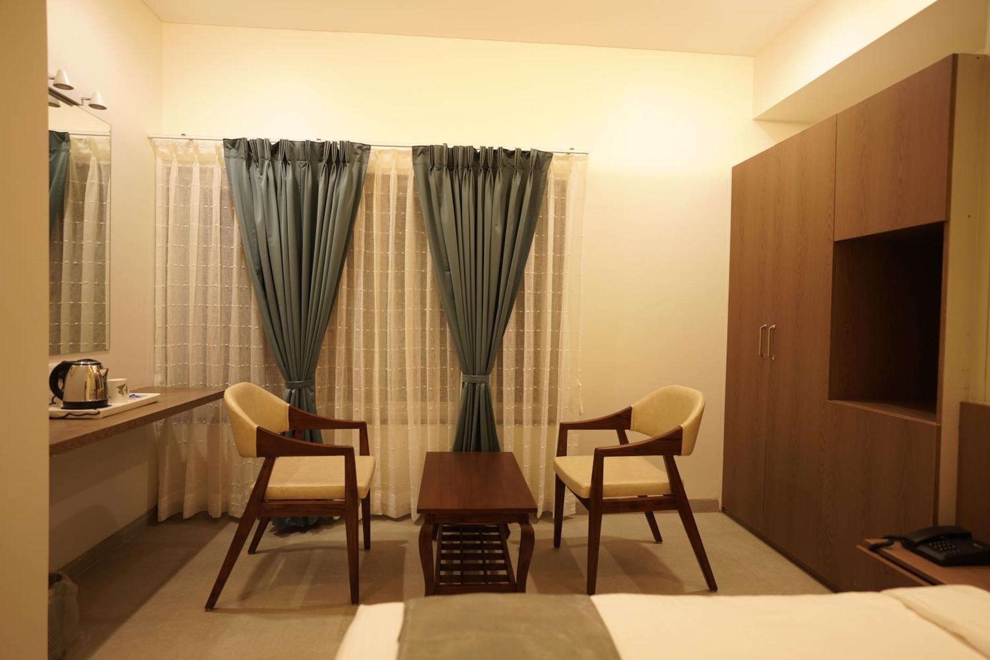 A Square Executive Hotel Aurangábád Kültér fotó