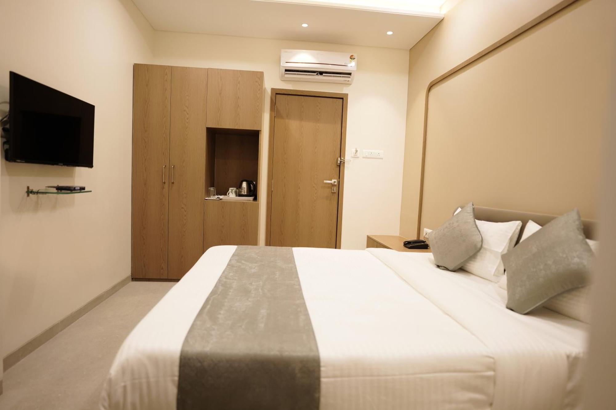 A Square Executive Hotel Aurangábád Kültér fotó