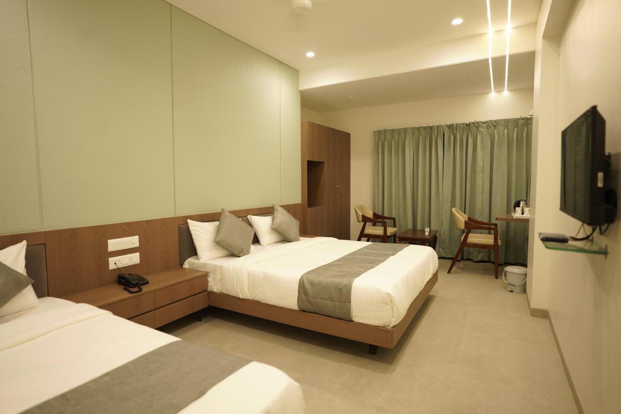 A Square Executive Hotel Aurangábád Kültér fotó
